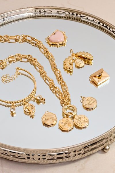 Fabriquer des bijoux fantaisie : que faut-il savoir ?